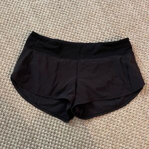 Lululemon Speed Up Low rise 2.5” black shorts